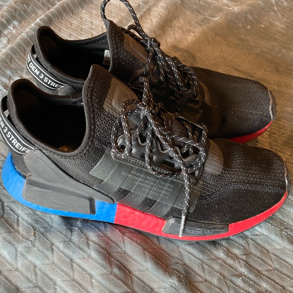 Adidas NMD R1 V2 Men’s 8.5/Women’s 10